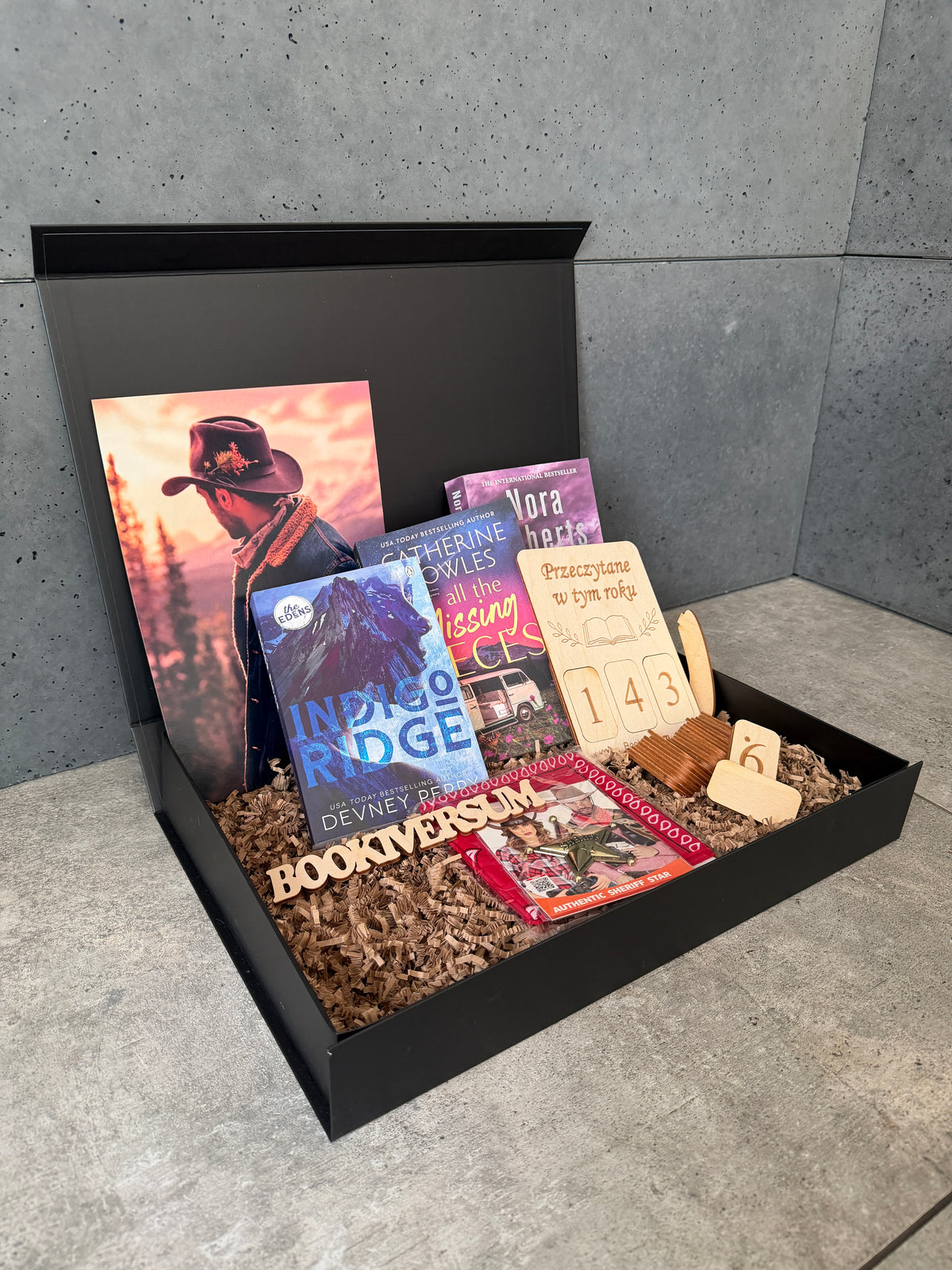 Global Reads - Small Town Crime & Romance ENG